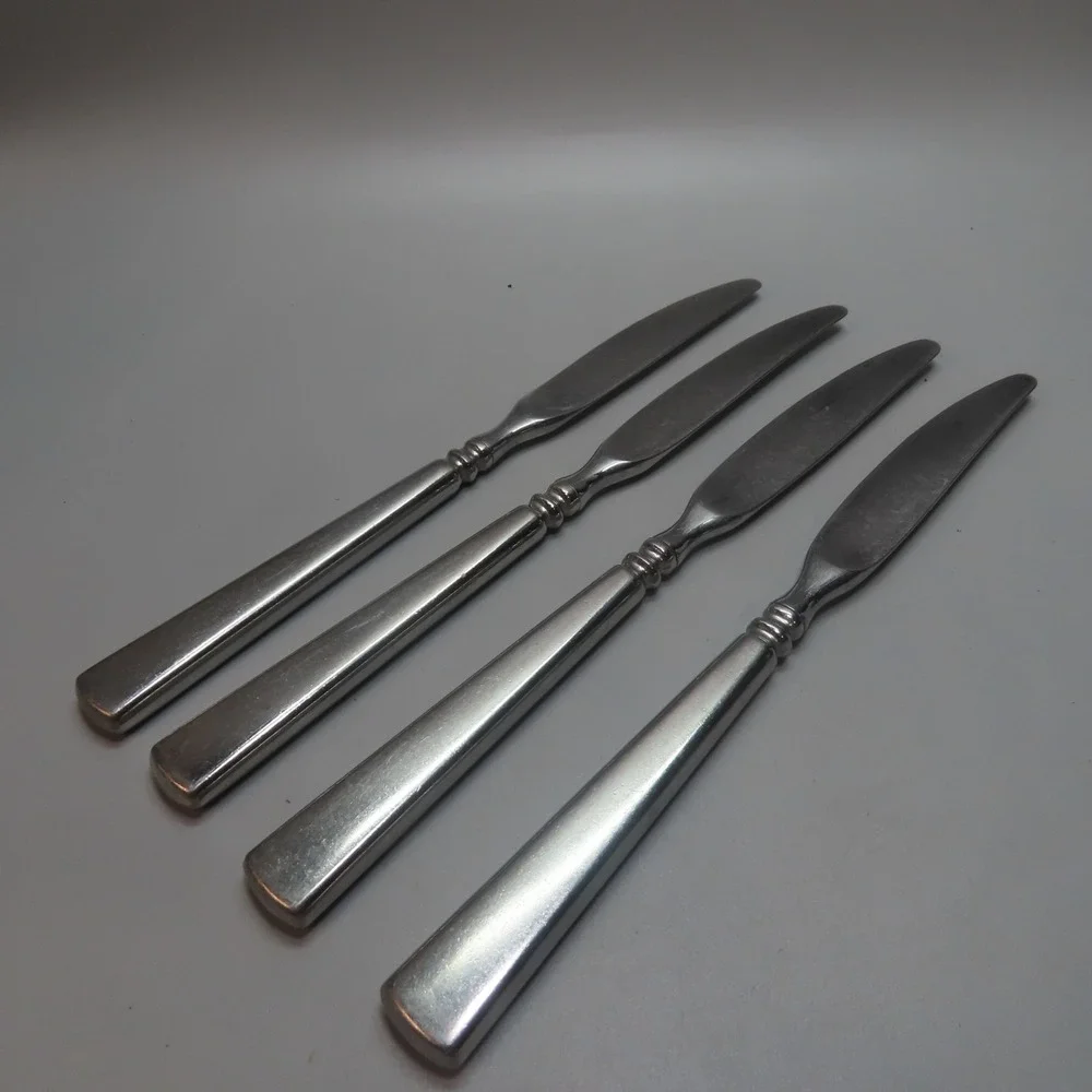 ONEIDA EASTON STAINLESS SET OF 4 BUTTER KNIVES‎ - USED